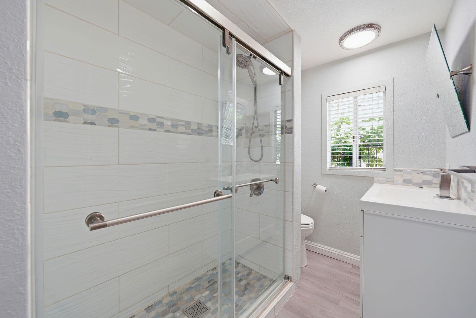 Newport Beach Apartment: 126 East Balboa