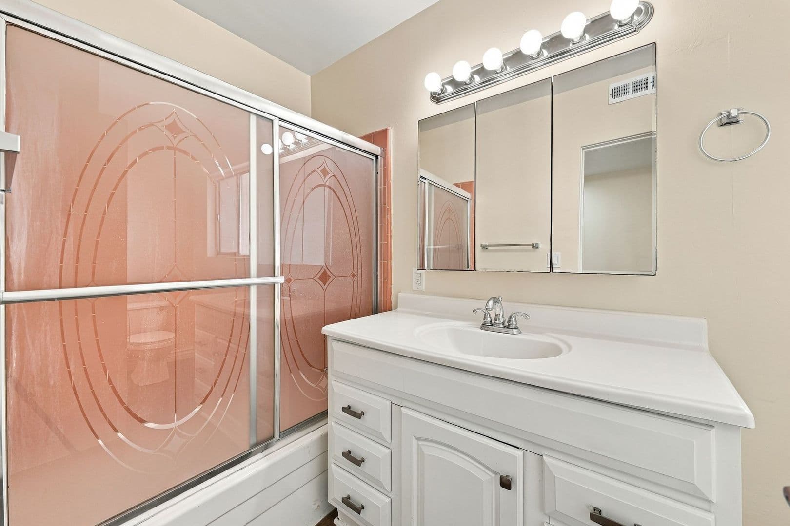 Newport Beach Apartment: 215 Prospect