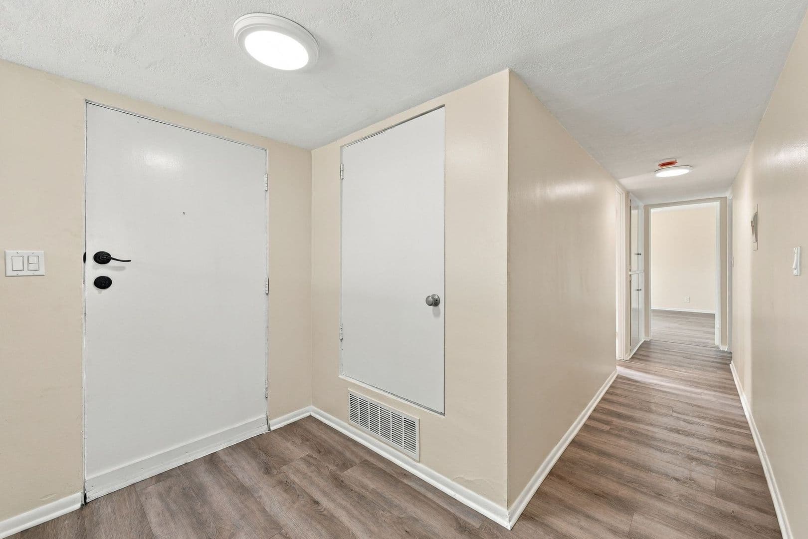 Newport Beach Apartment: 215 Prospect