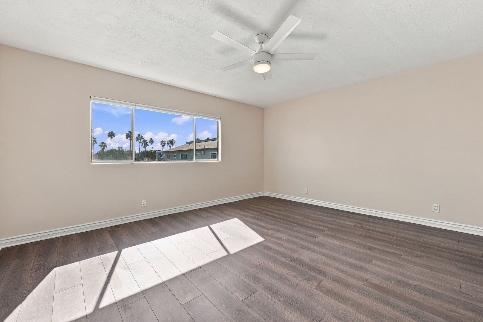 Newport Beach Apartment: 215 Prospect