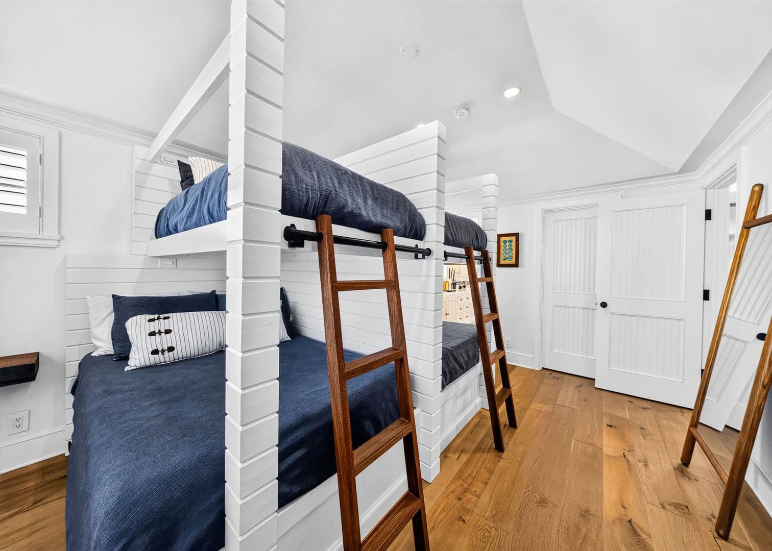 Newport Beach House: 1228 W Oceanfront
