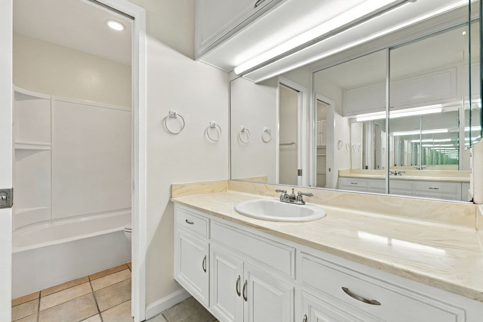 Newport Beach Condo: 500 Cagney Lane #206