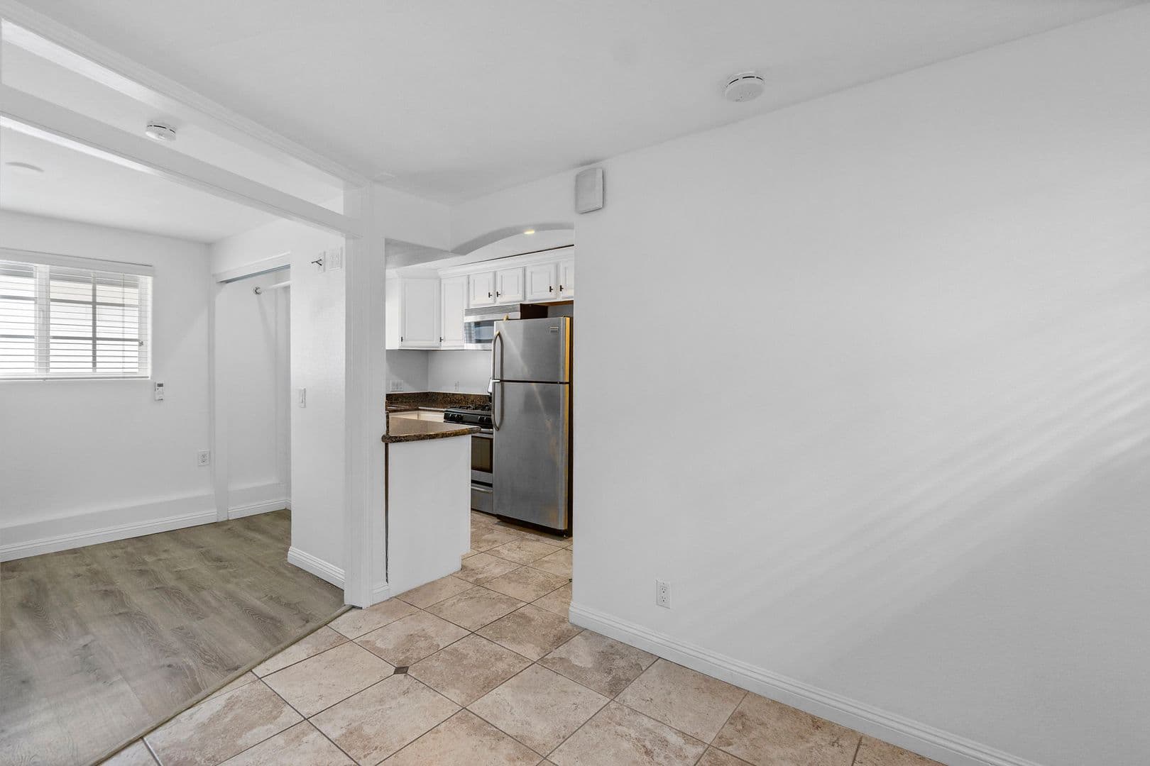 Newport Beach Apartment: 126 East Balboa