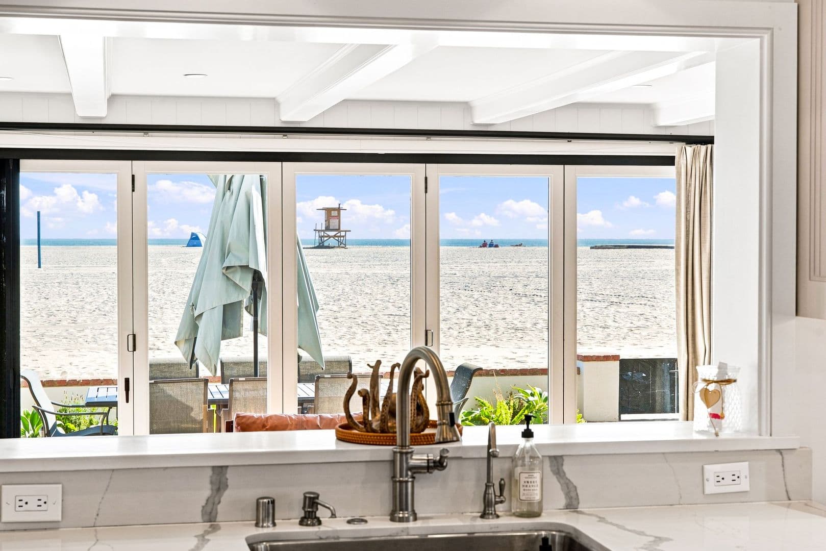 Newport Beach House: 1228 W Oceanfront