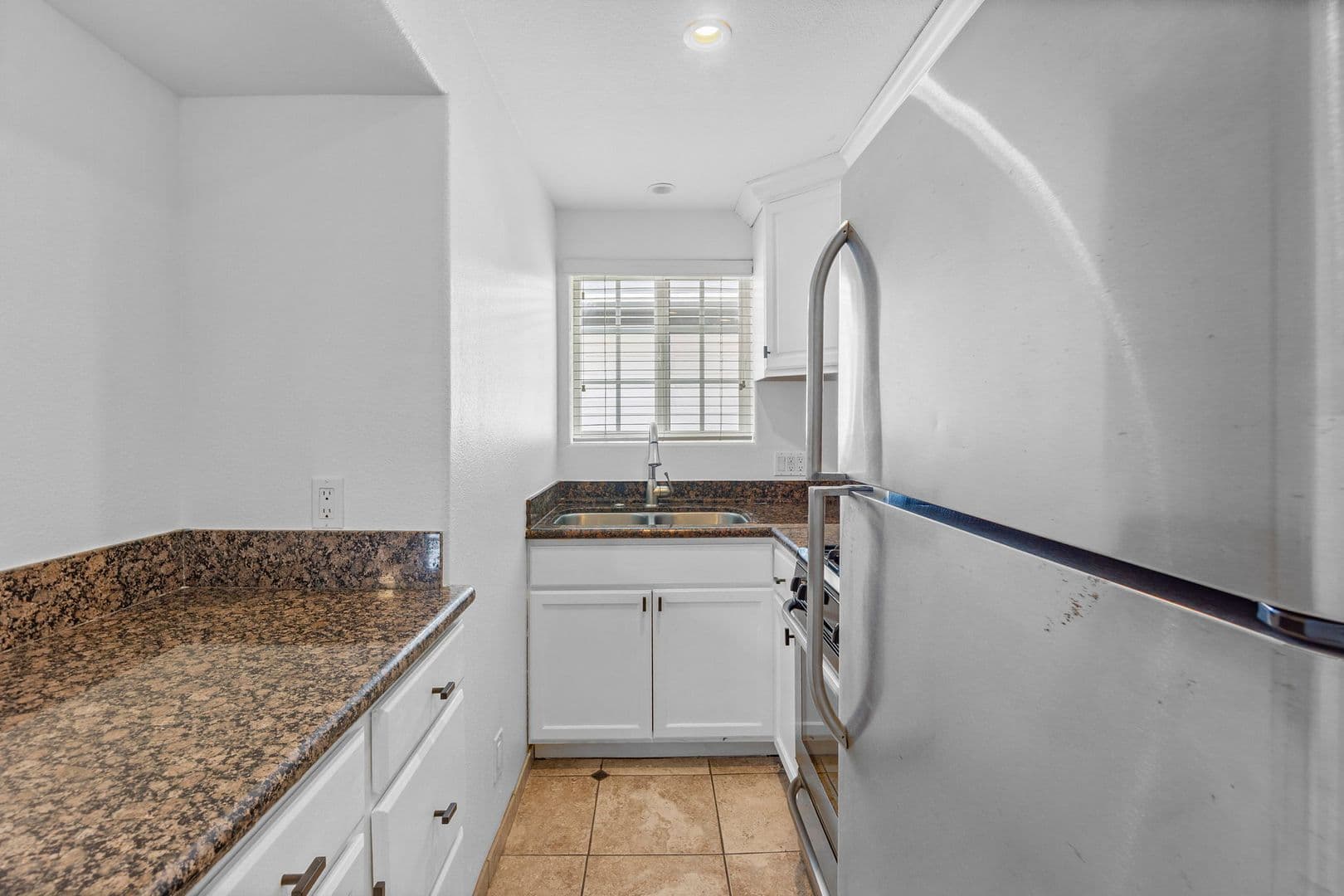 Newport Beach Apartment: 126 East Balboa