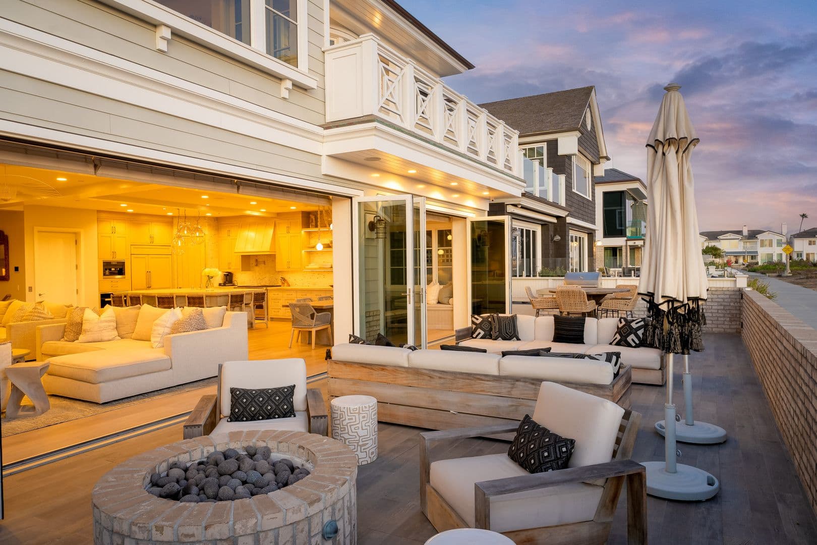Newport Beach House: 1215 E Balboa Blvd