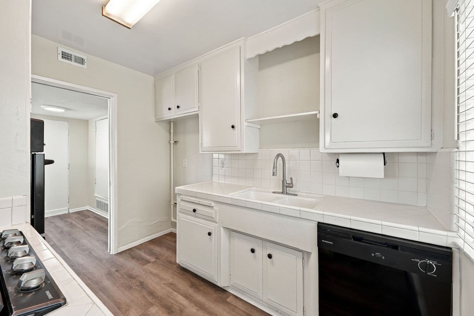 Newport Beach Apartment: 215 Prospect
