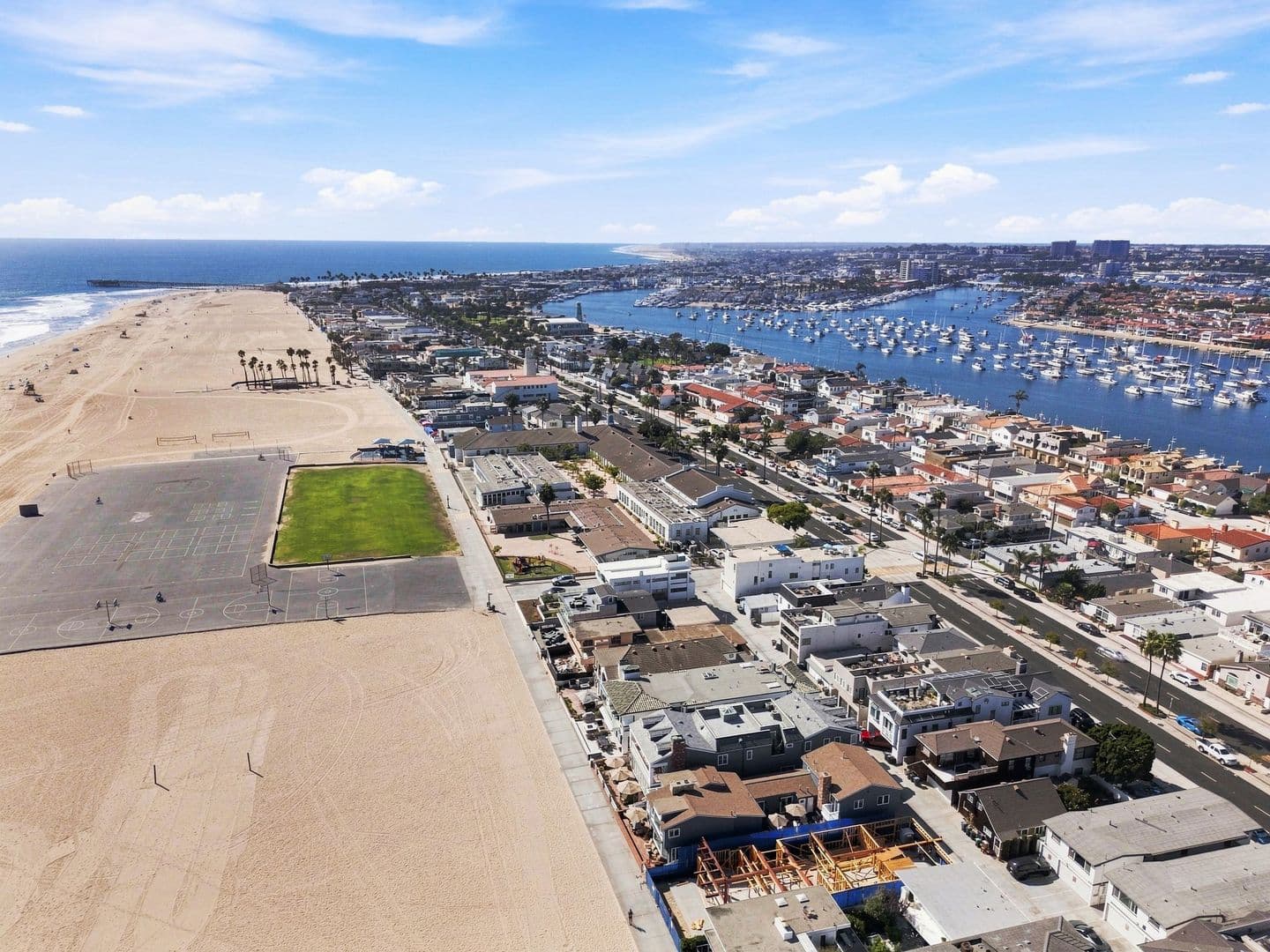 Newport Beach House: 1228 W Oceanfront