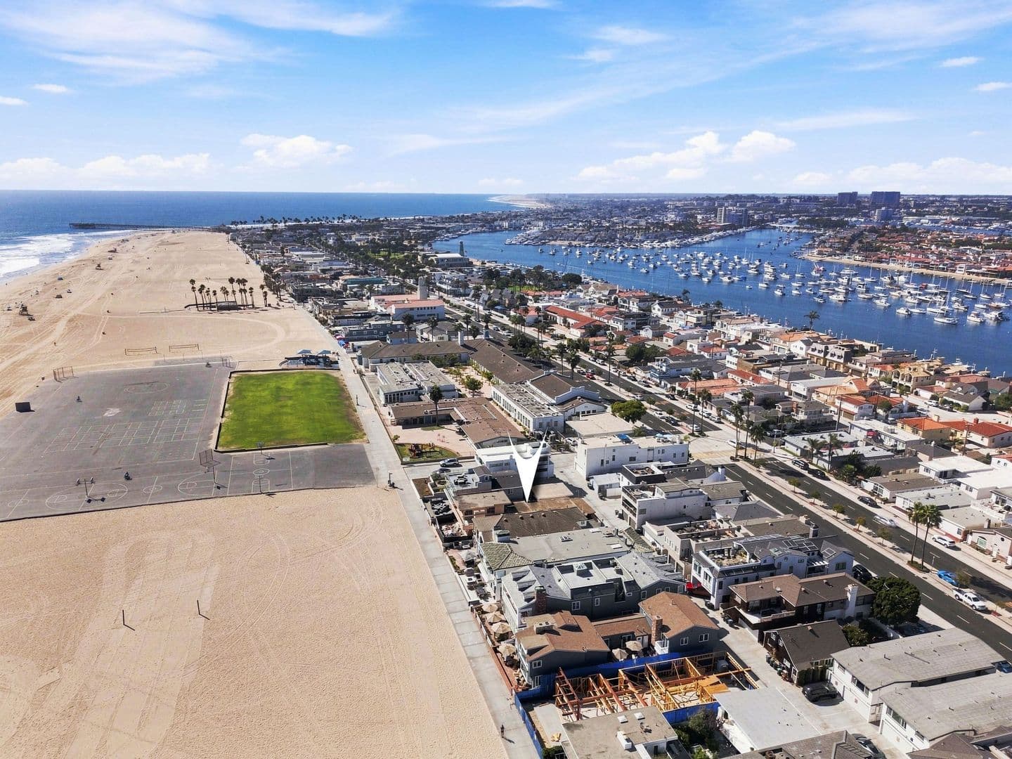 Newport Beach House: 1228 W Oceanfront