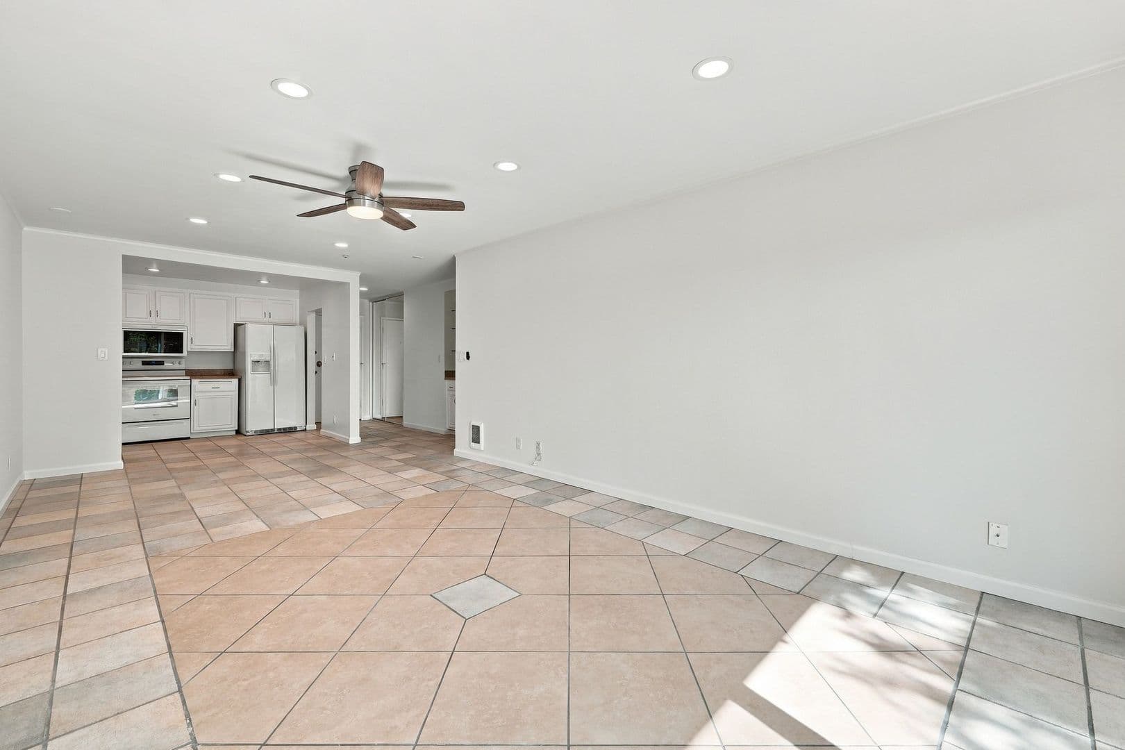 Newport Beach Condo: 500 Cagney Lane #206