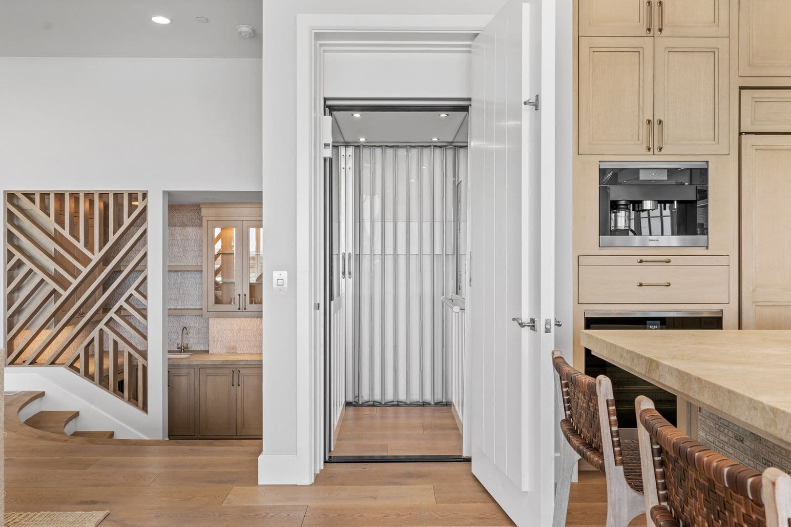 Newport Beach House: 1215 E Balboa Blvd