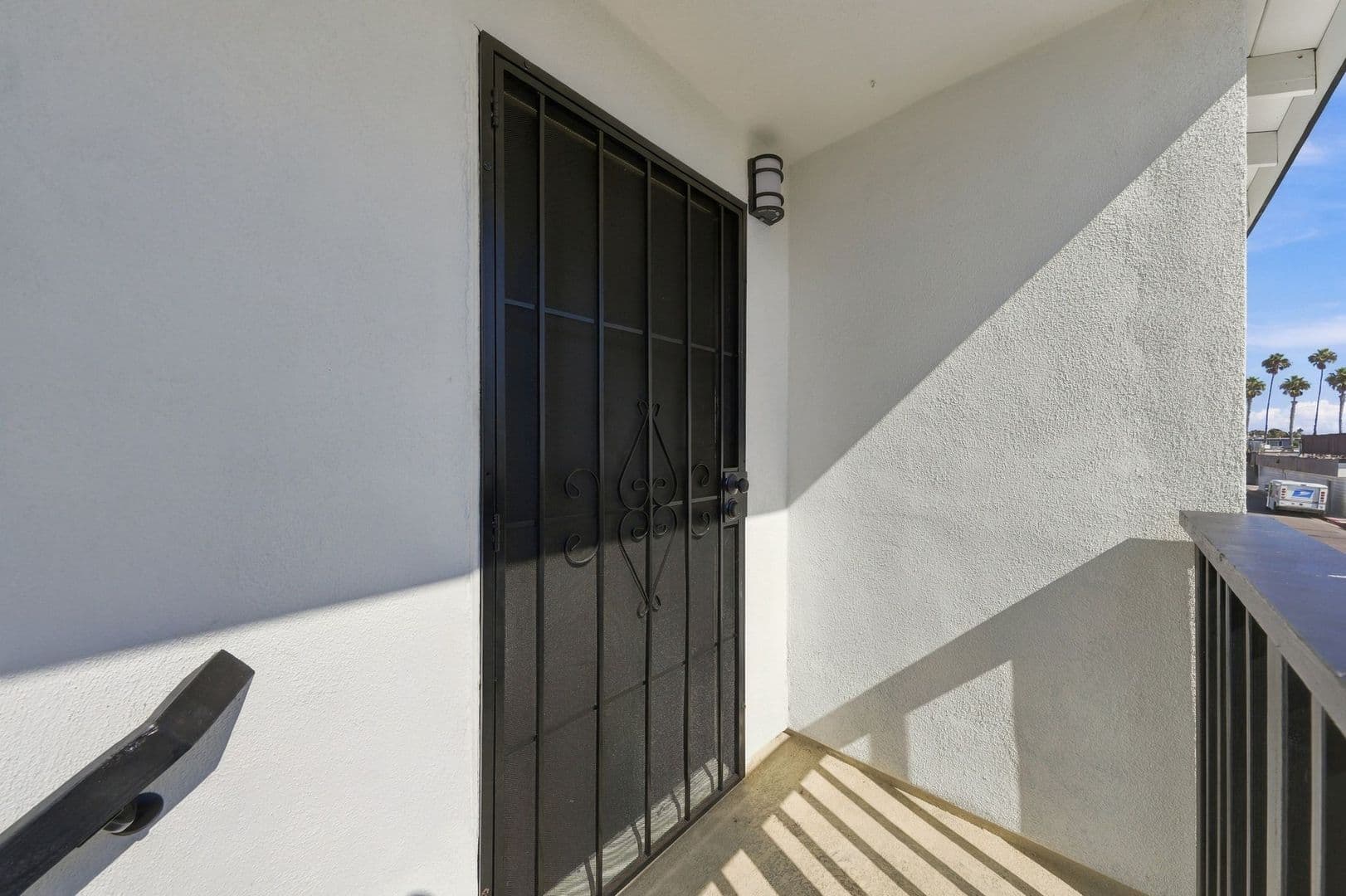 Newport Beach Apartment: 215 Prospect