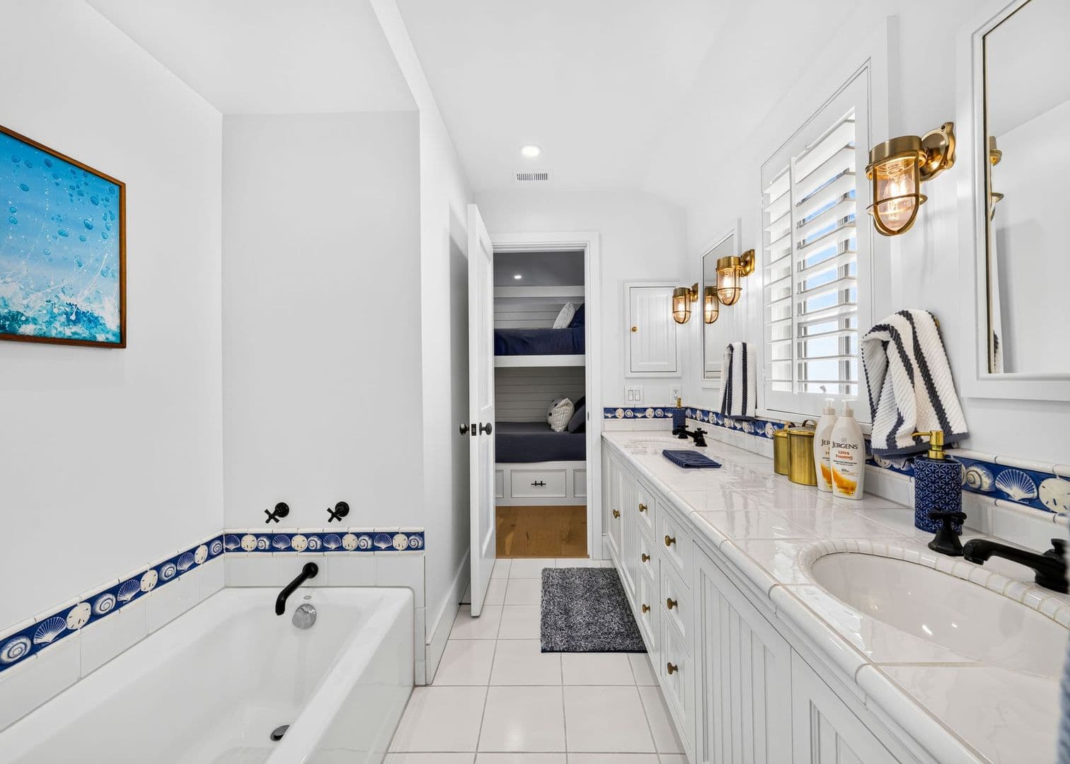 Newport Beach House: 1228 W Oceanfront