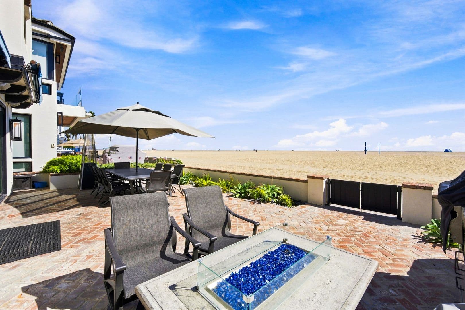 Newport Beach House: 1228 W Oceanfront