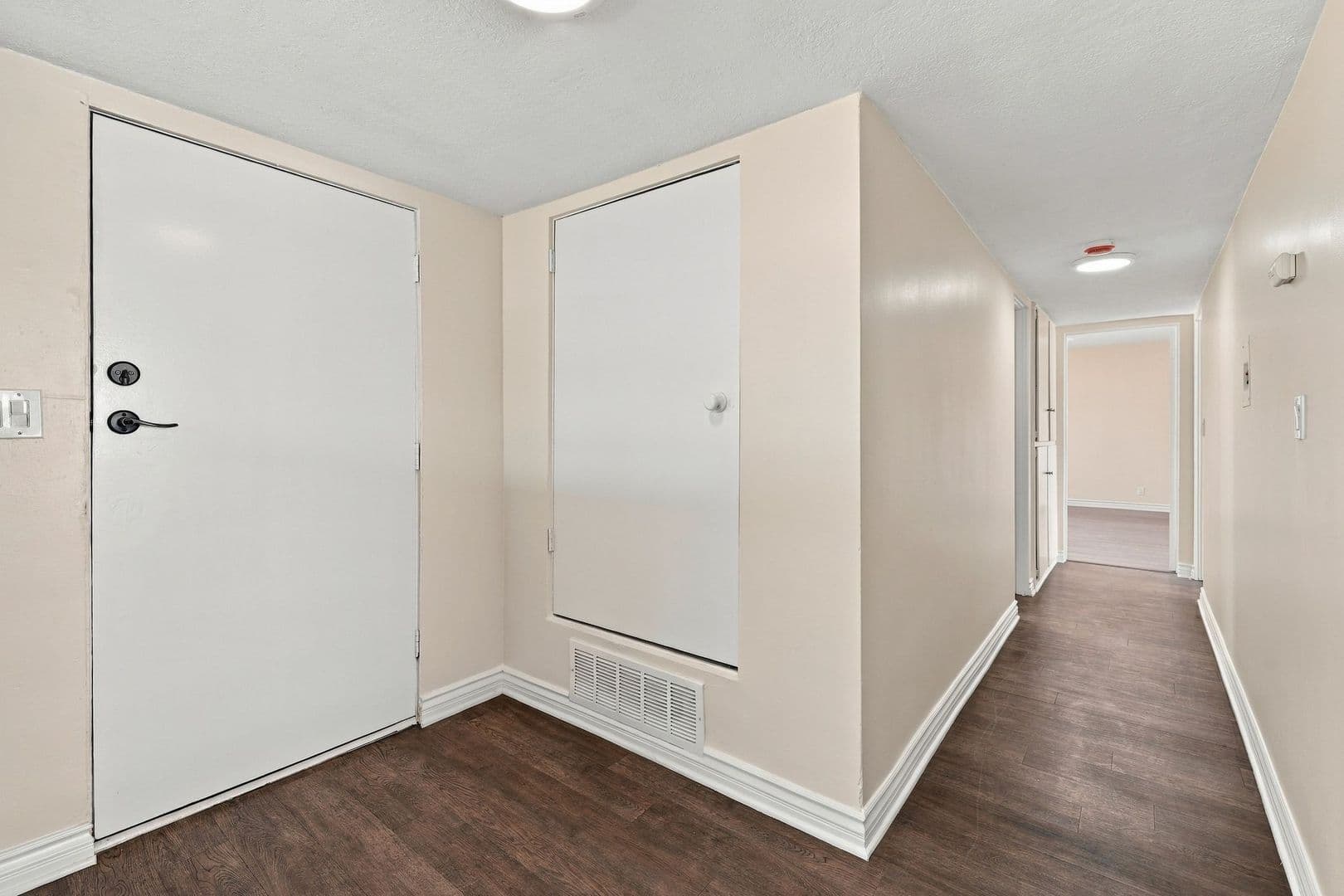 Newport Beach Apartment: 215 Prospect