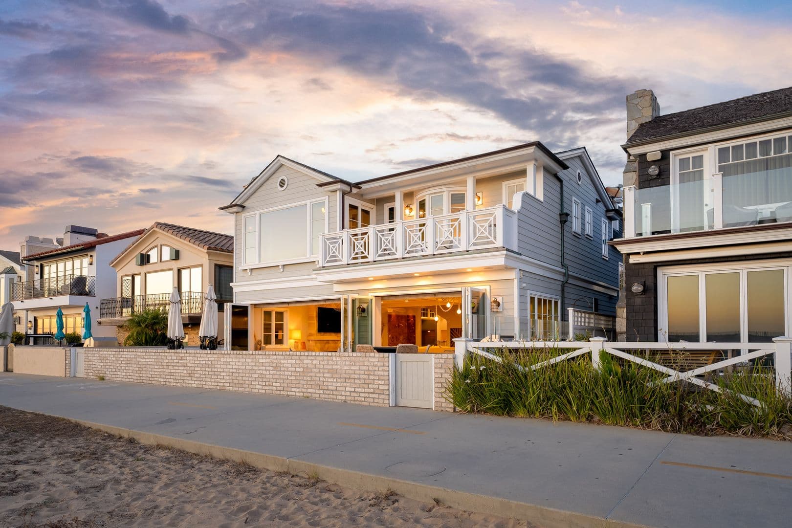 Newport Beach House: 1215 E Balboa Blvd