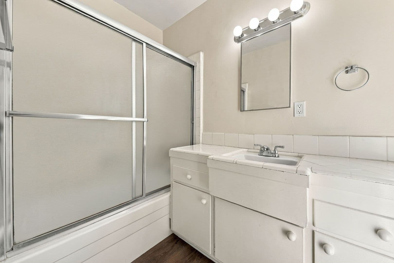 Newport Beach Apartment: 215 Prospect