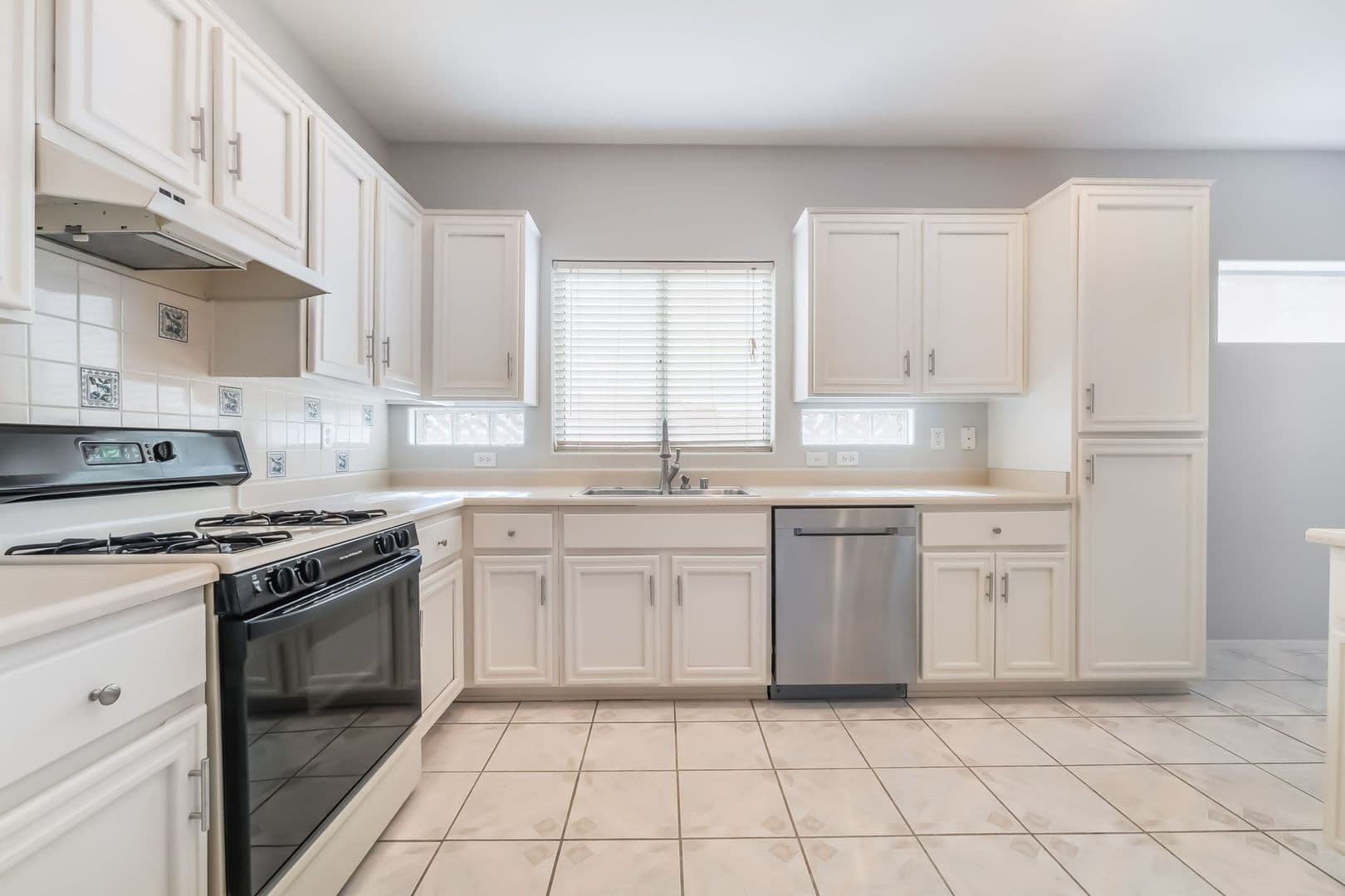 Henderson House: 2571 Thatcher Avenue