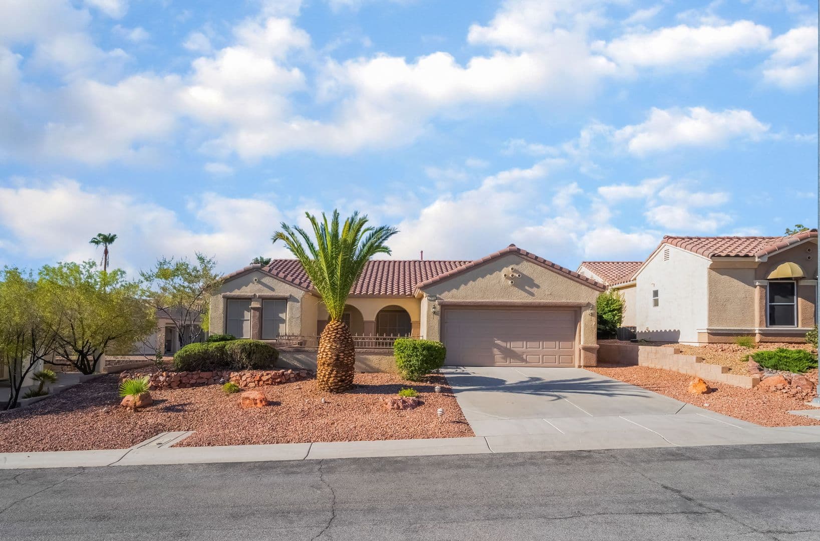 Henderson House: 2571 Thatcher Avenue