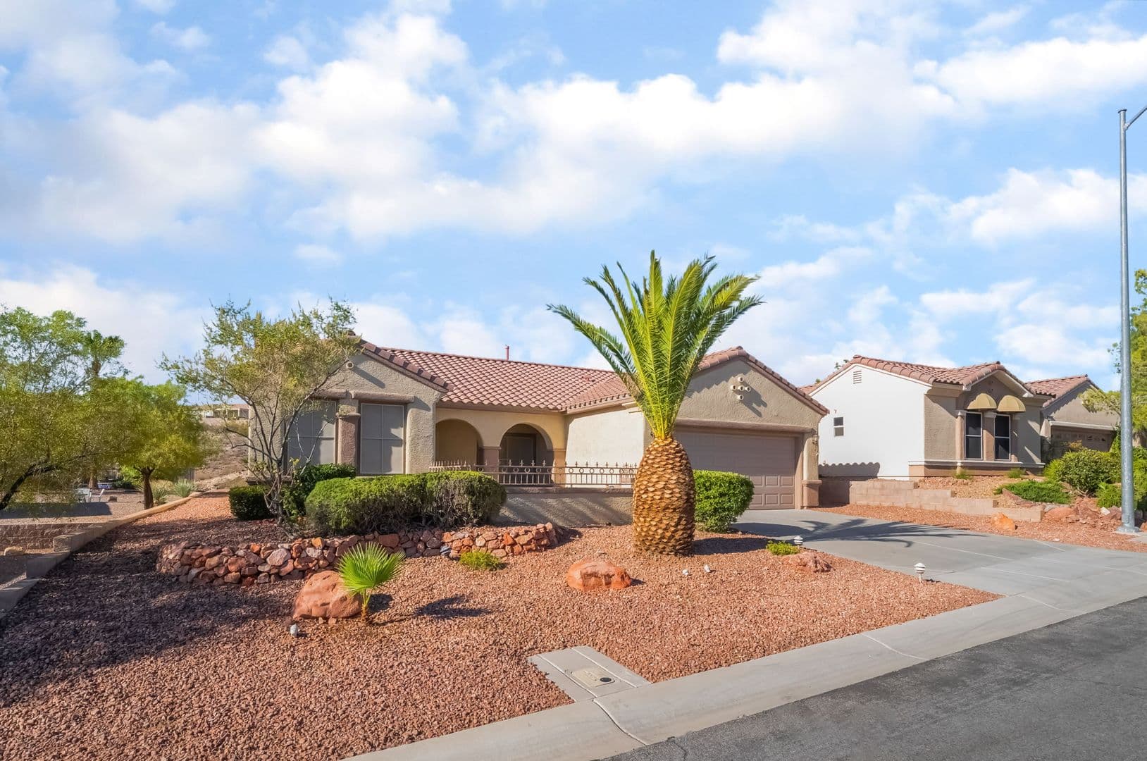 Henderson House: 2571 Thatcher Avenue