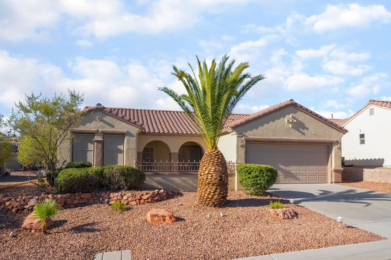 Henderson House: 2571 Thatcher Avenue