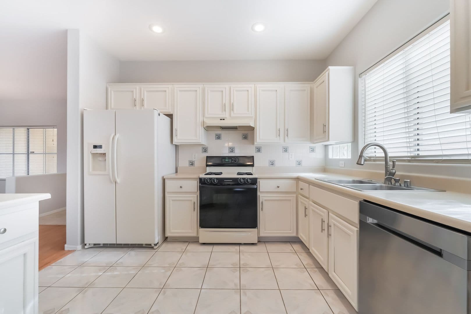 Henderson House: 2571 Thatcher Avenue