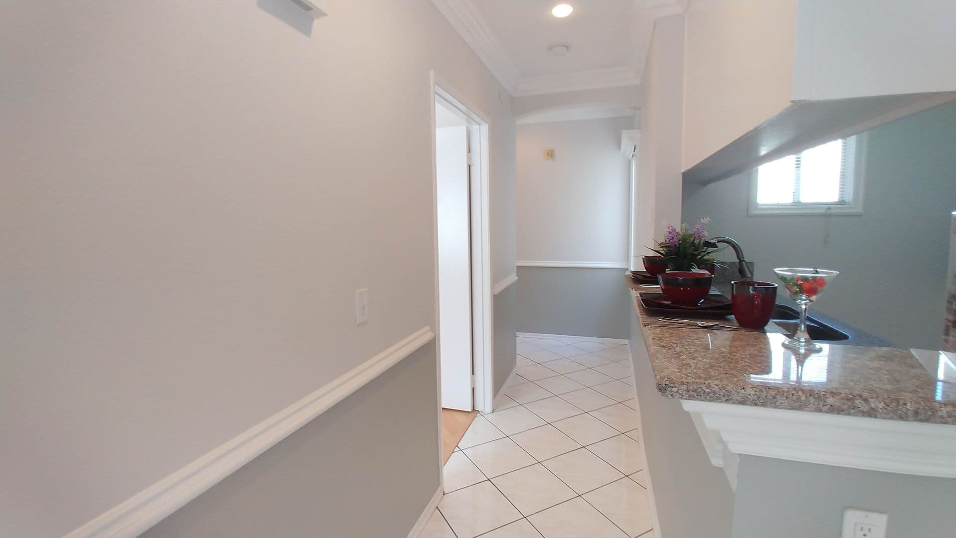 Hollywood Apartment: 6010 Romaine St.