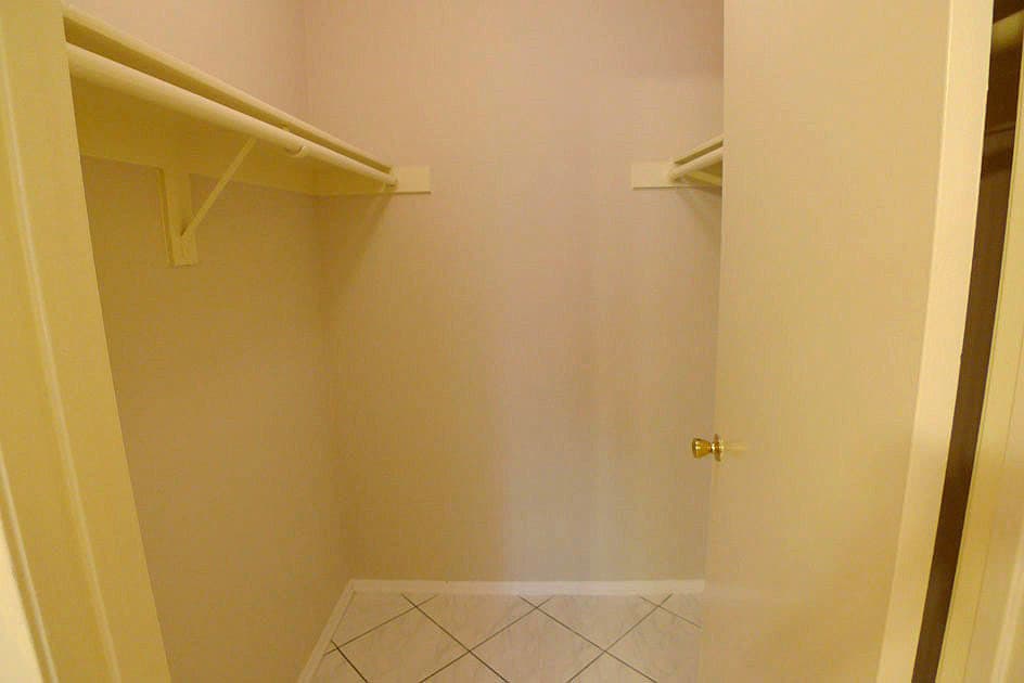 Van Nuys Apartment: 13805 Sherman Way