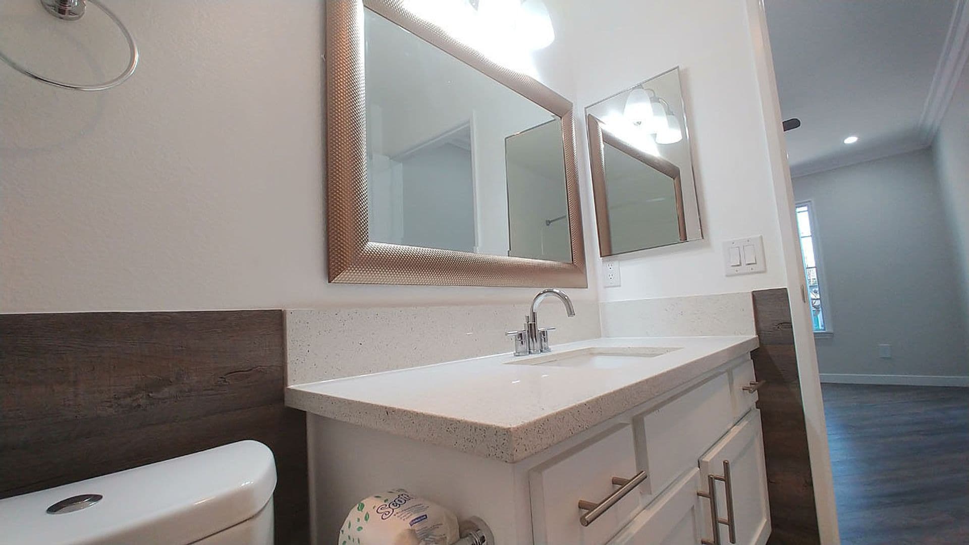 Toluca Lake Apartment: 10741 Camarillo St.