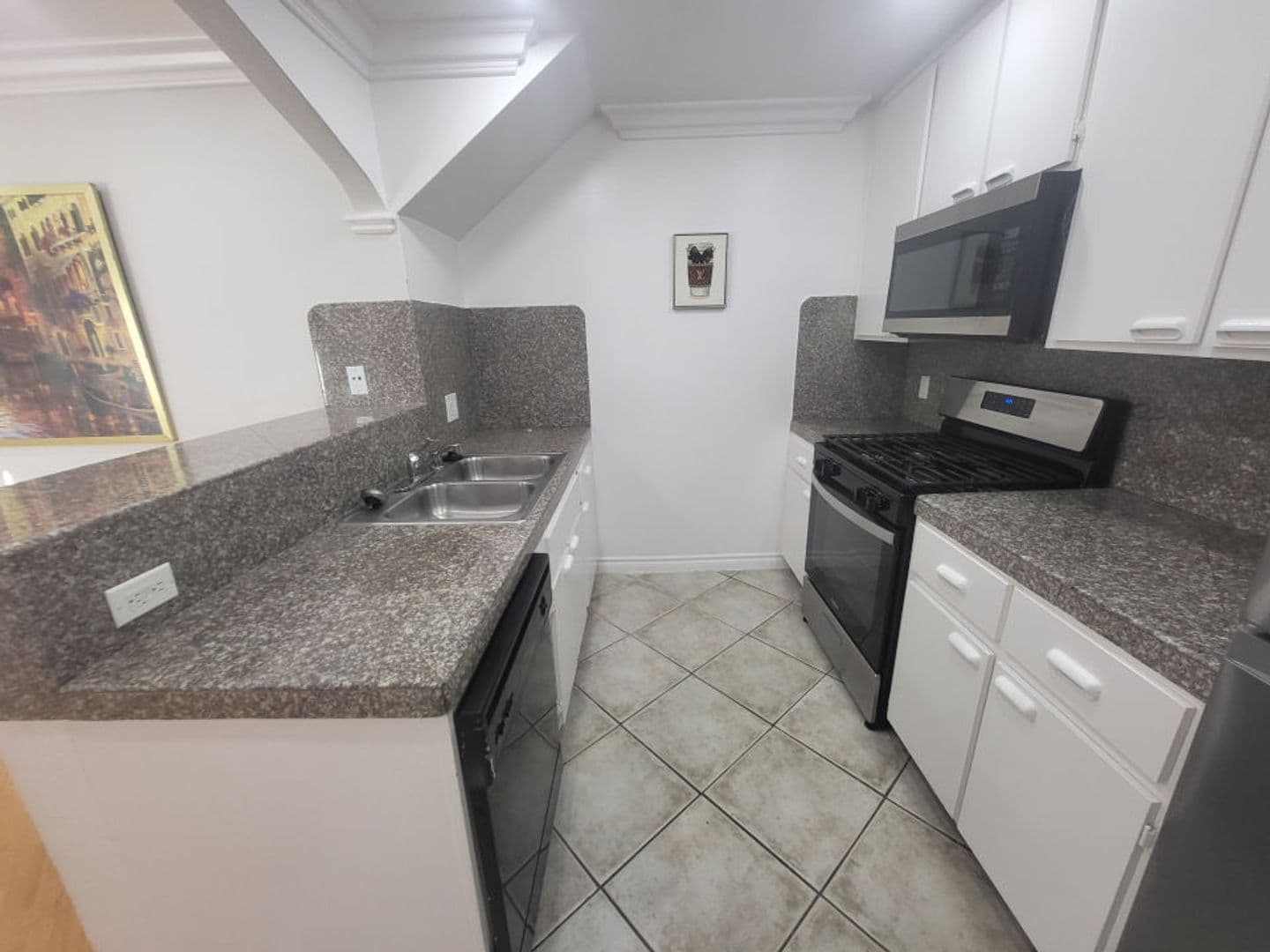 Hollywood Apartment: 940 N. Ardmore Ave.