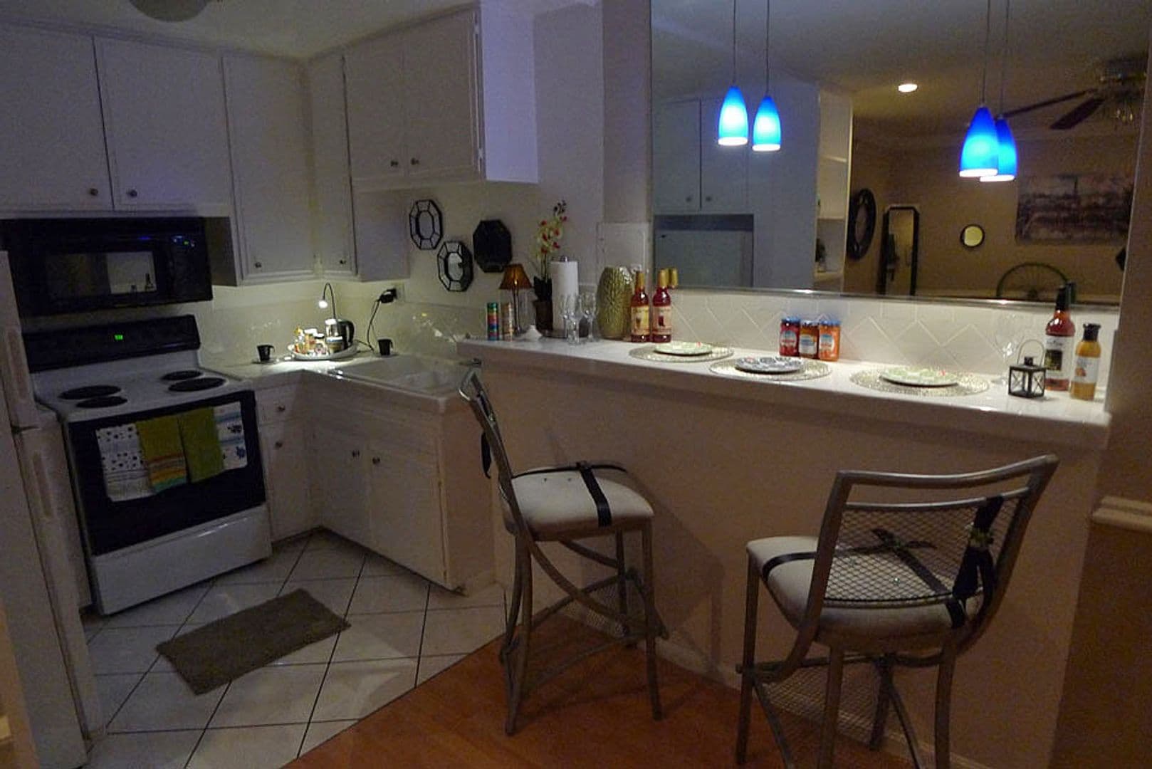 Hollywood Hills Apartment: 2212 N. Cahuenga Blvd.