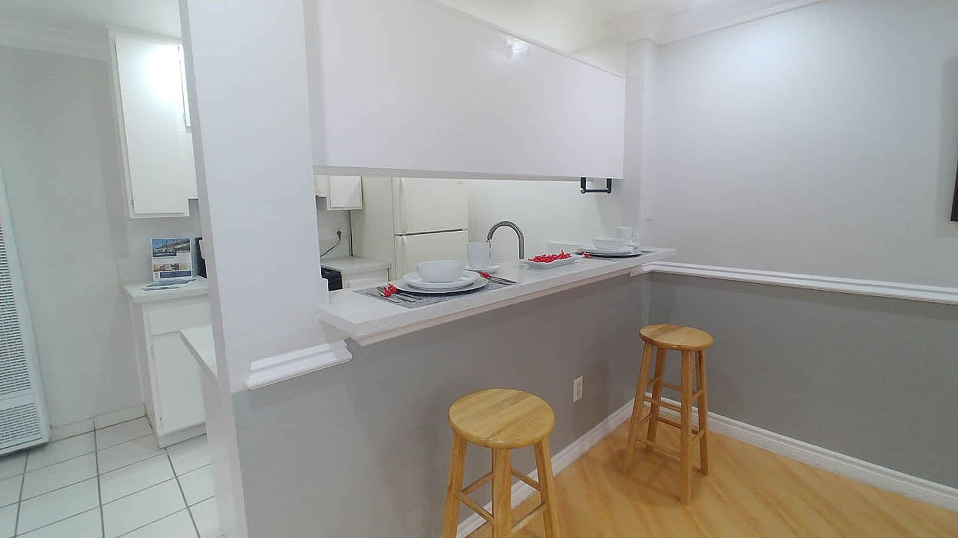 North Hollywood Apartment: 11737 Vanowen St.