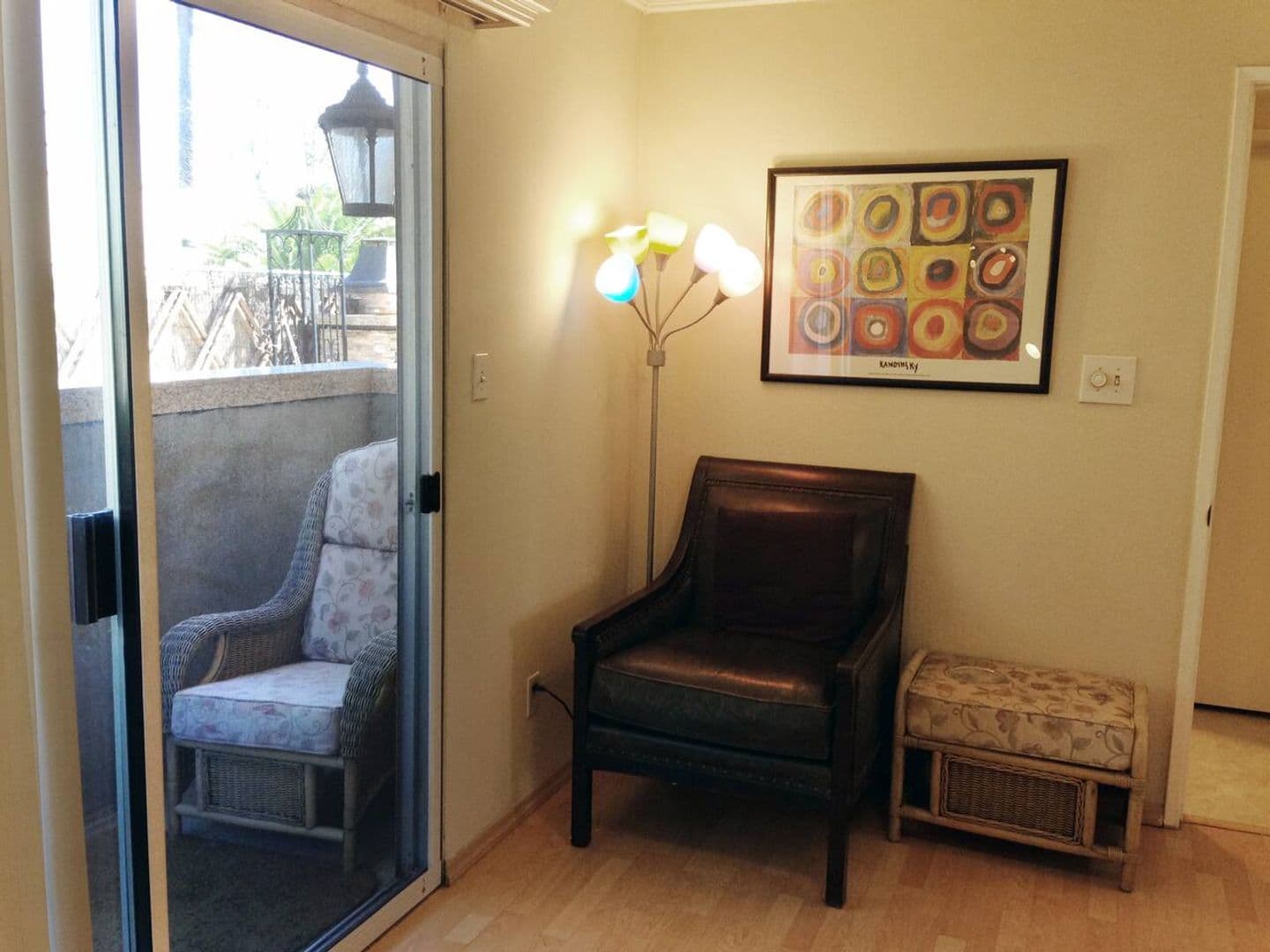 Hollywood Hills Apartment: 2020 N. Beachwood Dr.