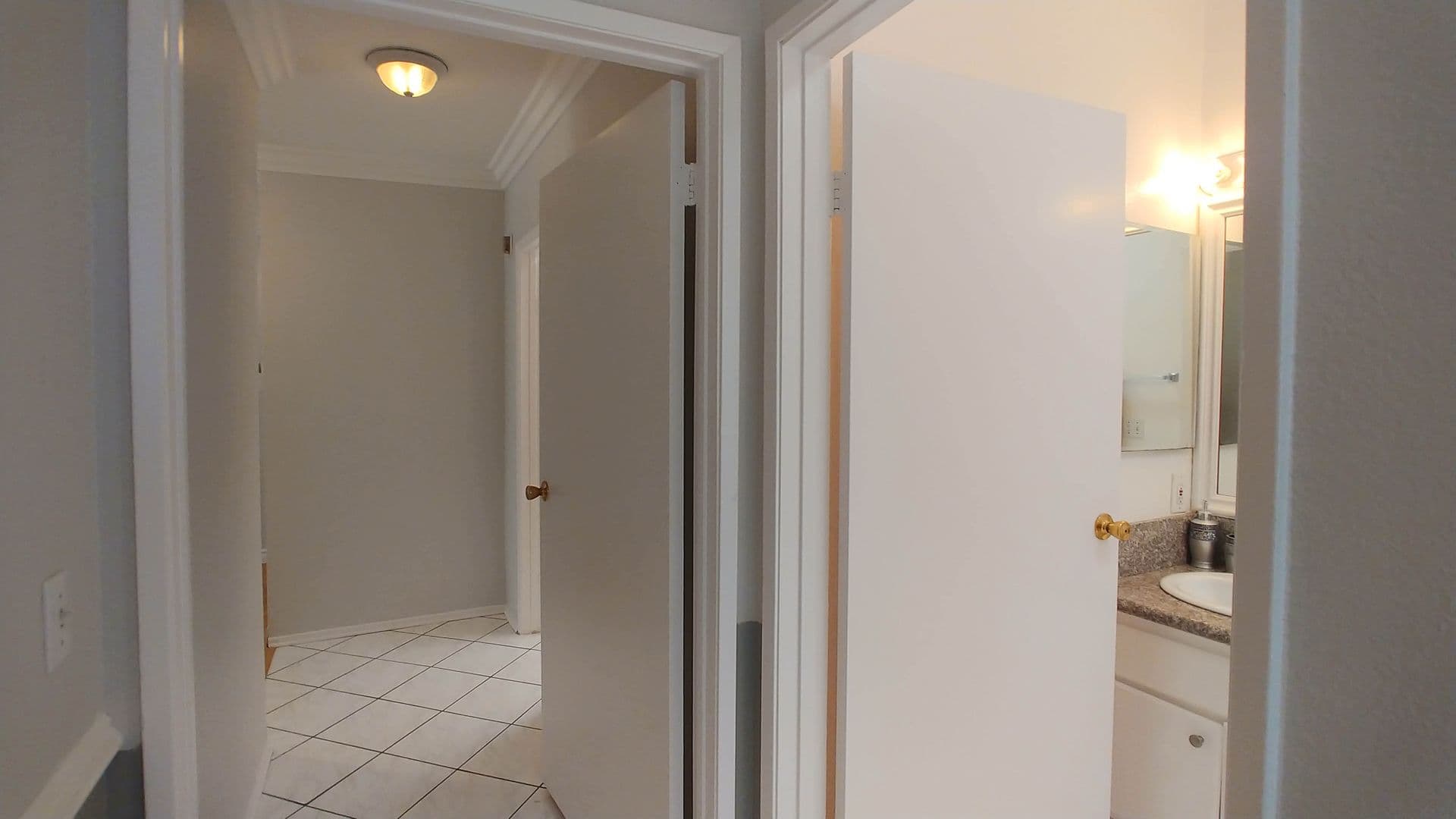 Hollywood Apartment: 6010 Romaine St.