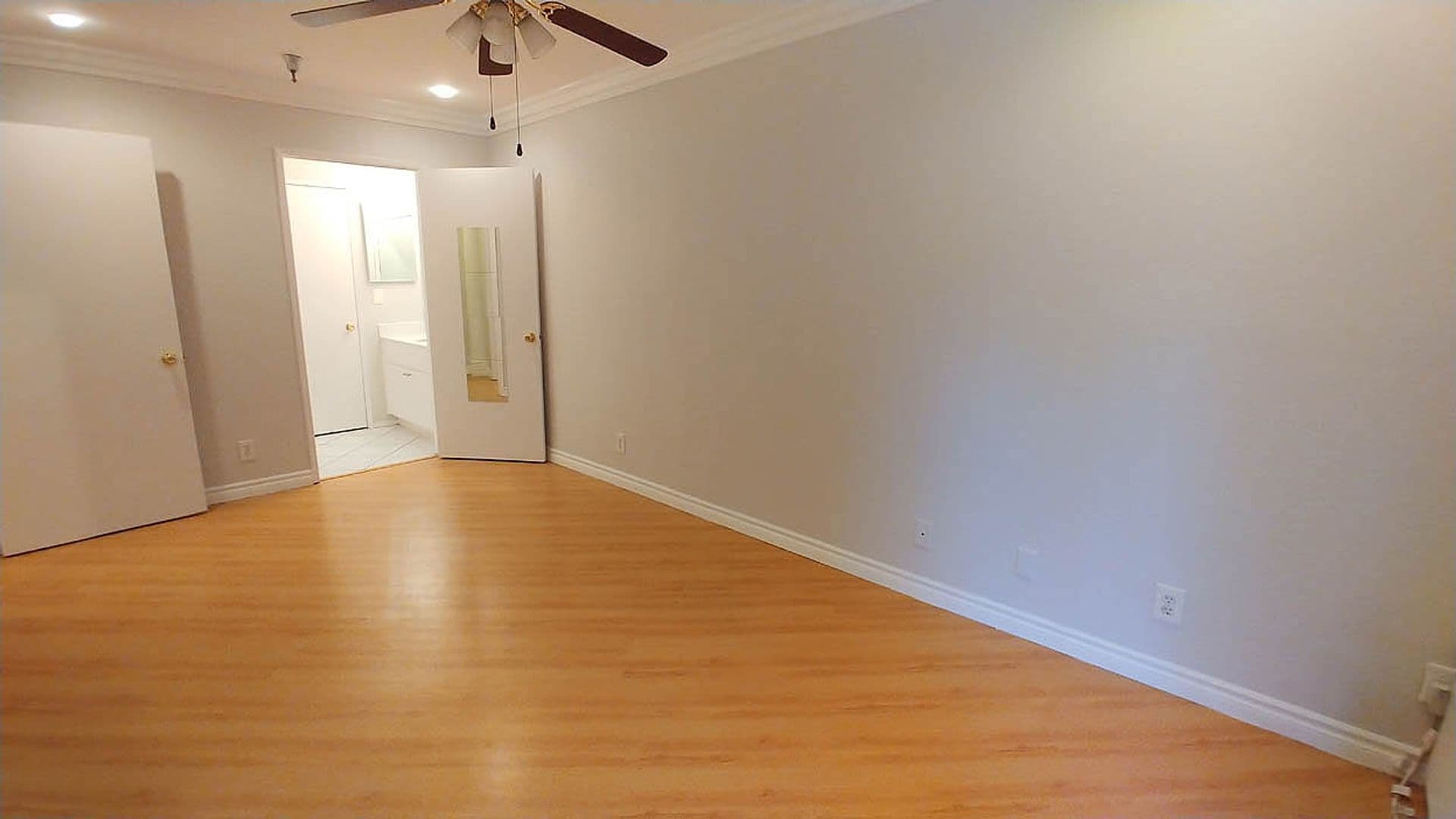 Hollywood Hills Apartment: 2069 N. Argyle Ave.