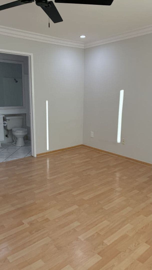Van Nuys Apartment: 13805 Sherman Way