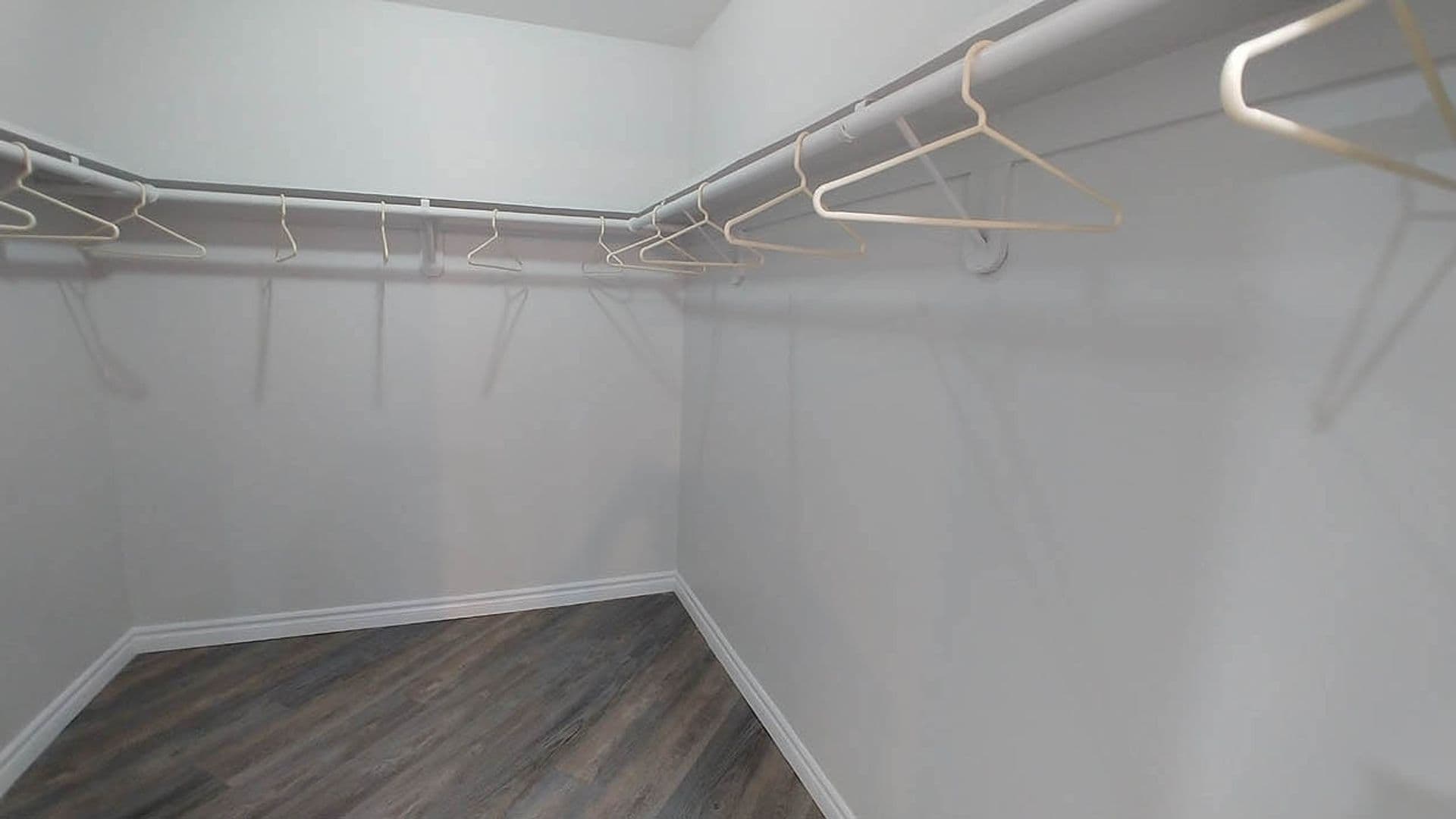 Hollywood Apartment: 6010 Romaine St.