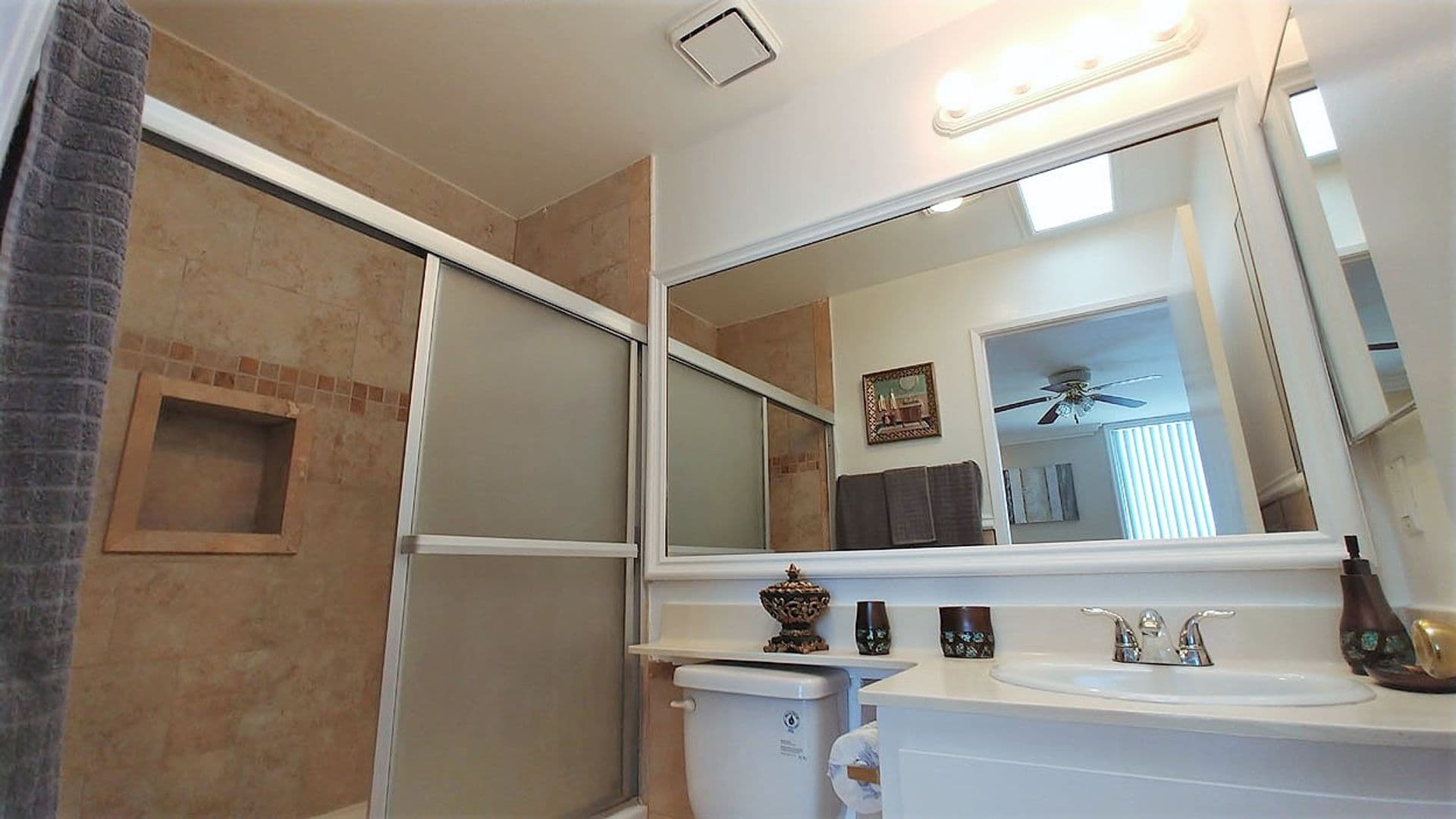 Hollywood Apartment: 940 N. Ardmore Ave.