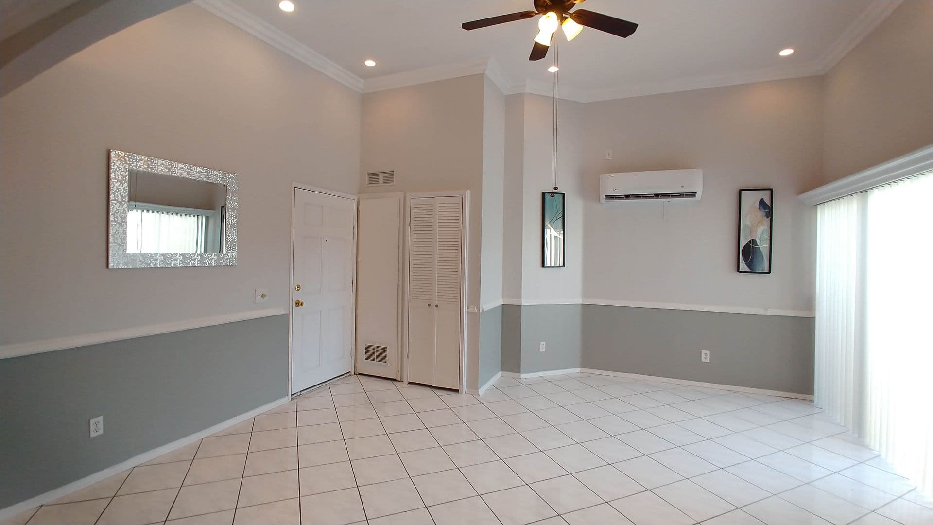 Hollywood Apartment: 6010 Romaine St.