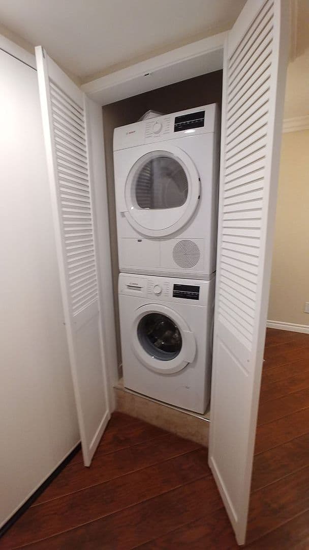 Toluca Lake Apartment: 10741 Camarillo St.