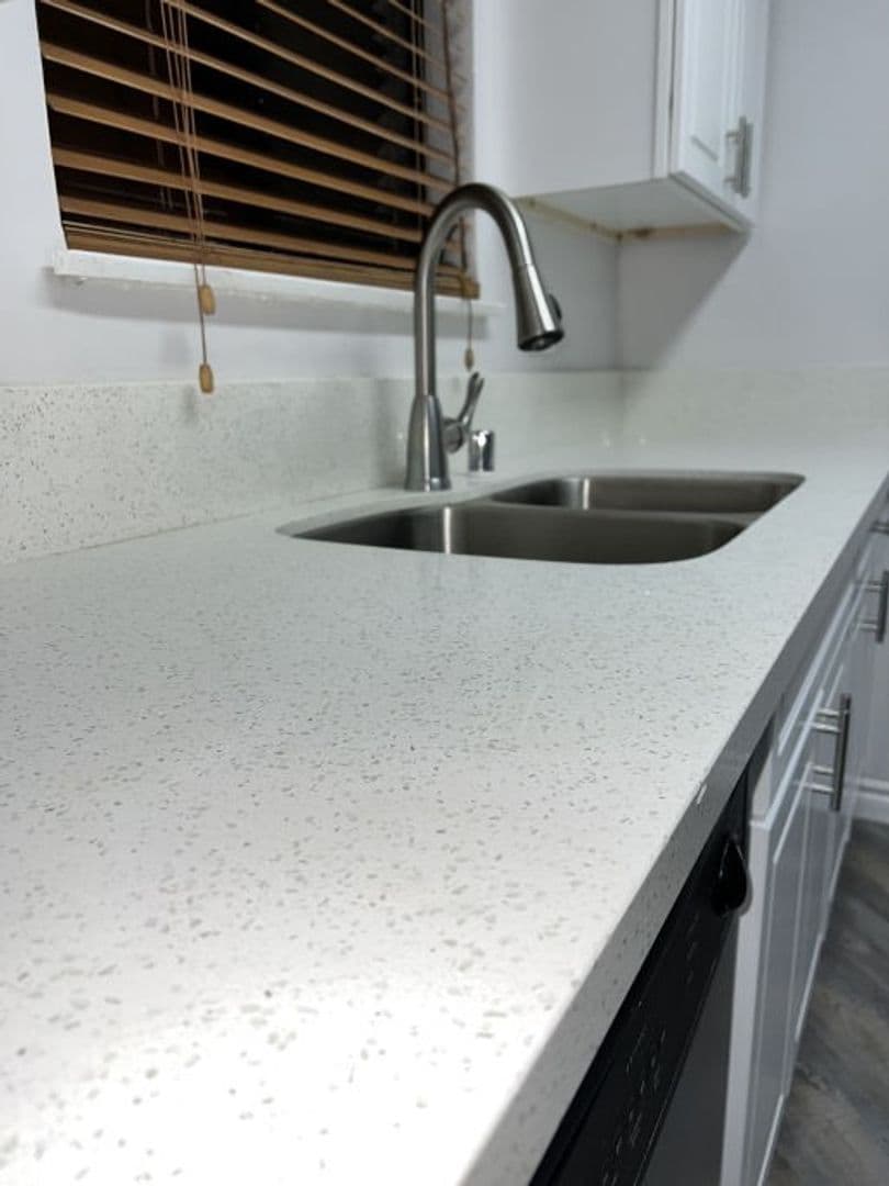 North Hills Apartment: 8950 Memory Park Ave.