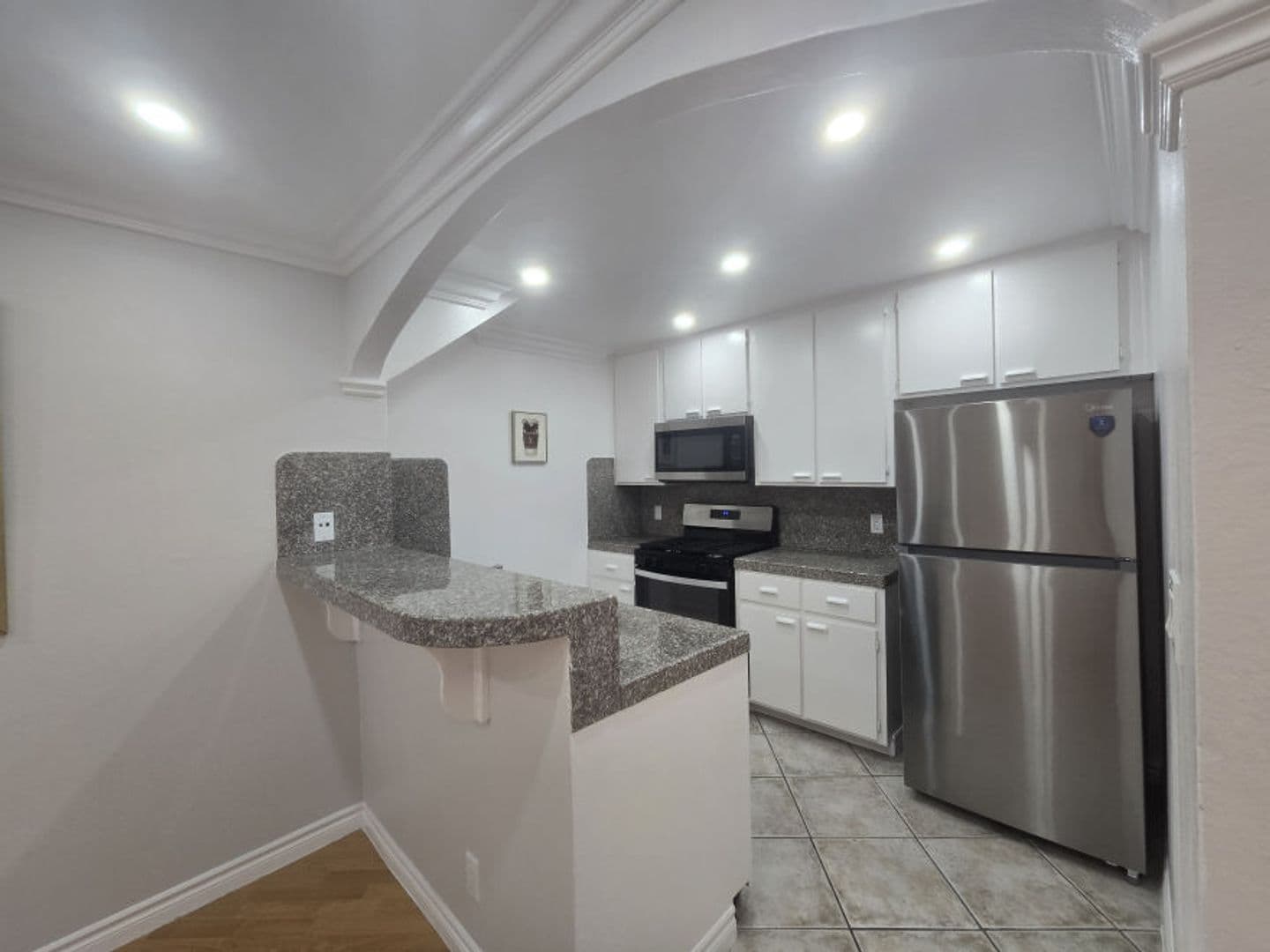 Hollywood Apartment: 940 N. Ardmore Ave.