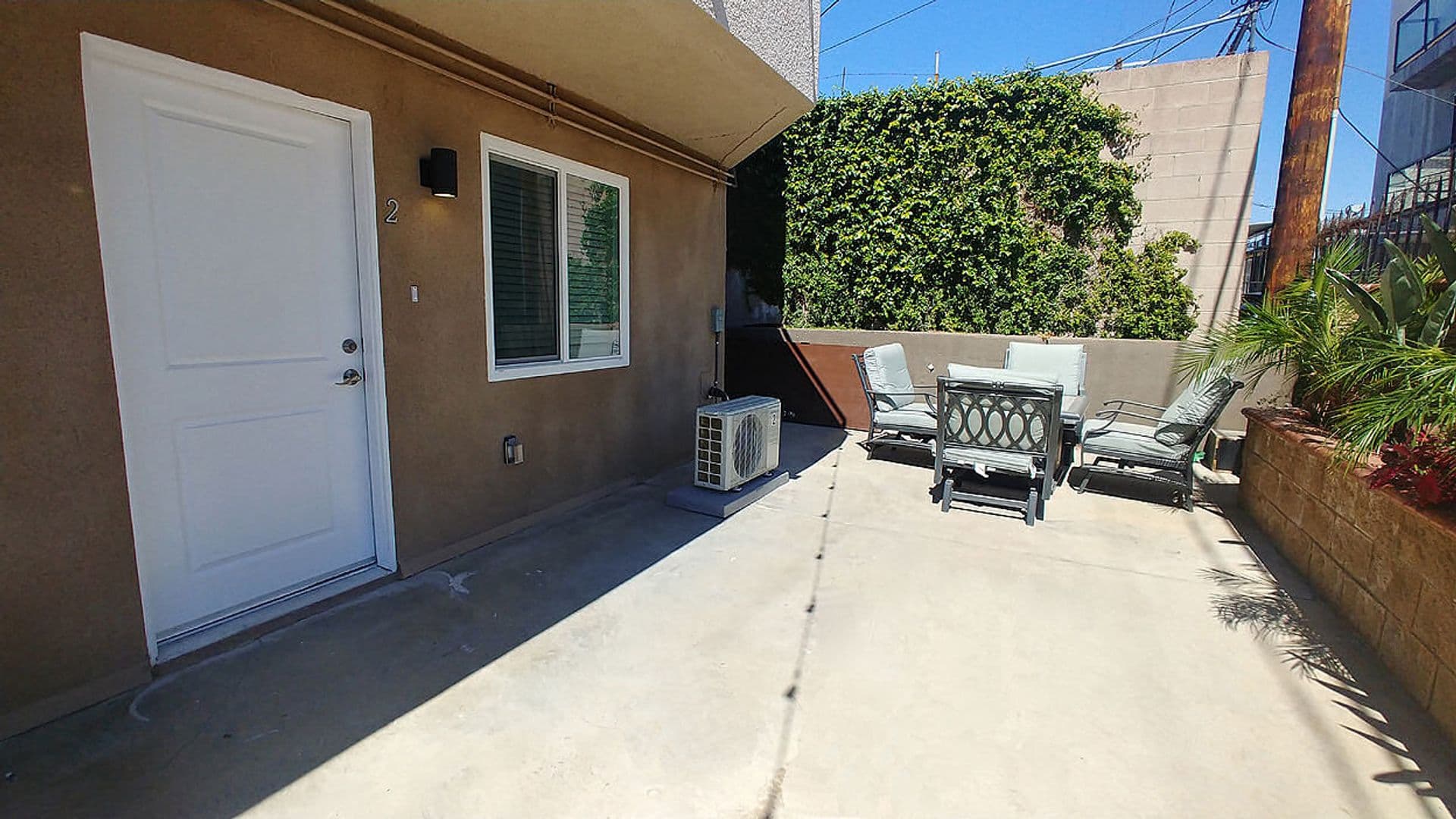 Hollywood Apartment: 940 N. Ardmore Ave.
