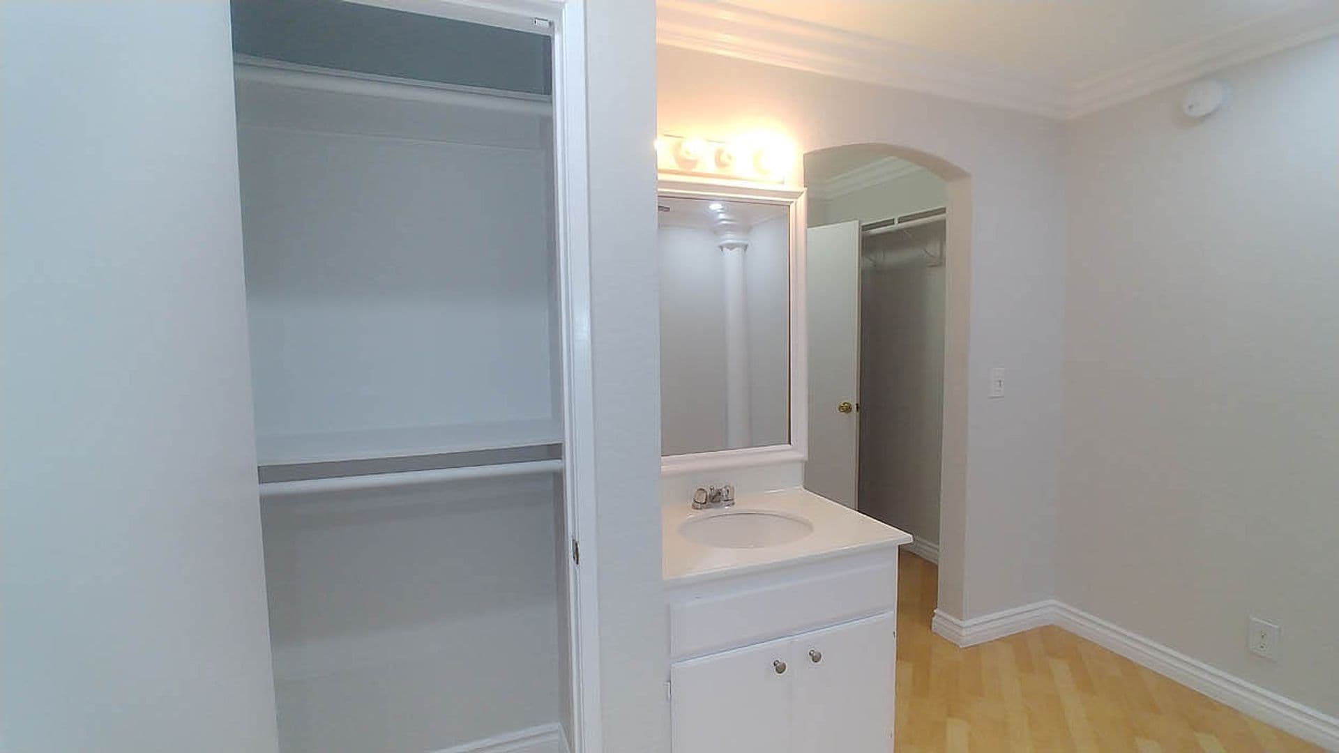 Hollywood Hills Apartment: 2069 N. Argyle Ave.