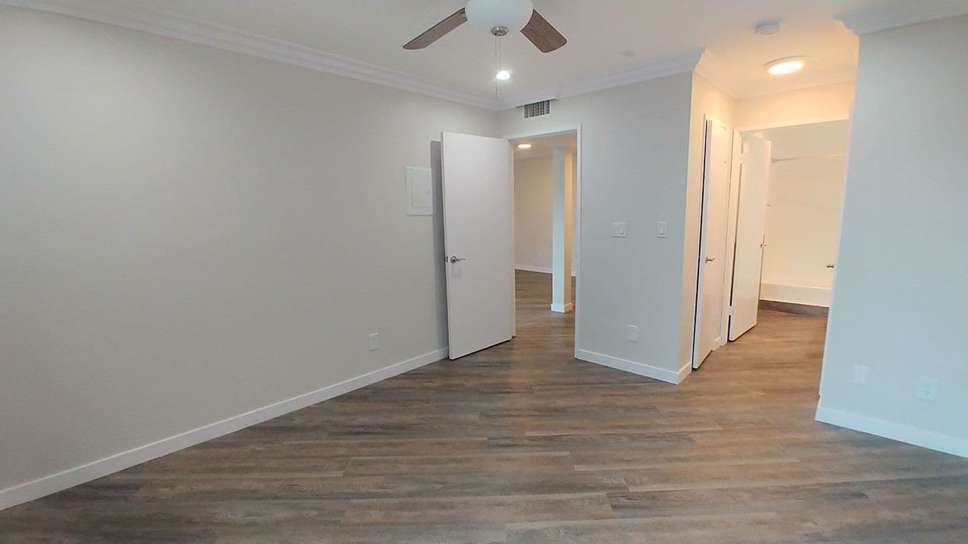 Toluca Lake Apartment: 10741 Camarillo St.