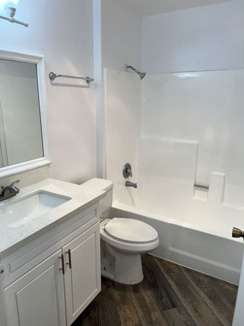 North Hills Apartment: 8950 Memory Park Ave.
