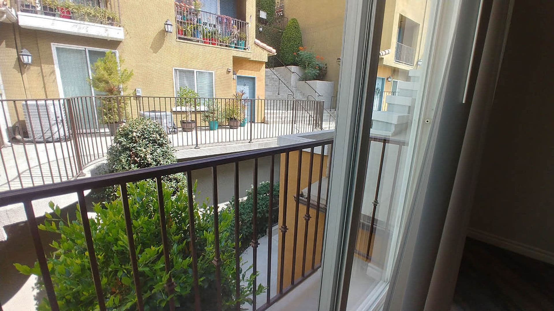 Granada Hills Apartment: 11541 Blucher Ave