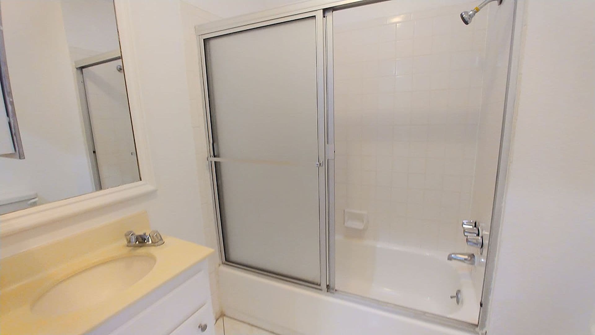 Hollywood Hills Apartment: 2069 N. Argyle Ave.