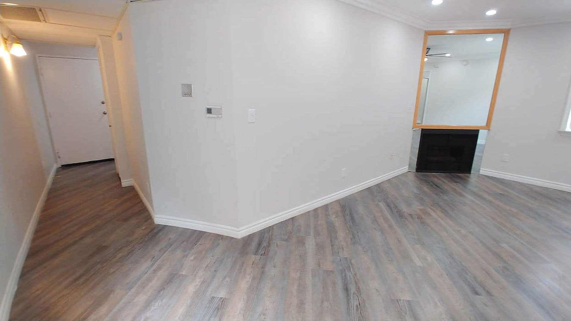 Panorama City Apartment: 14242 Roscoe Blvd.
