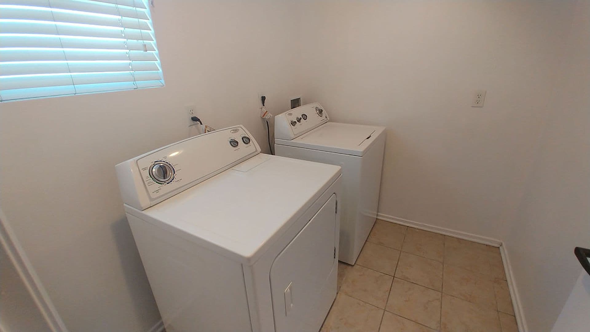 Granada Hills Apartment: 11541 Blucher Ave
